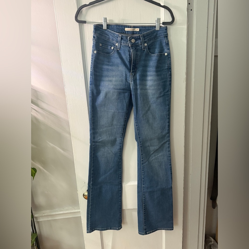 Levi's 725 High Rise Bootcut Jeans